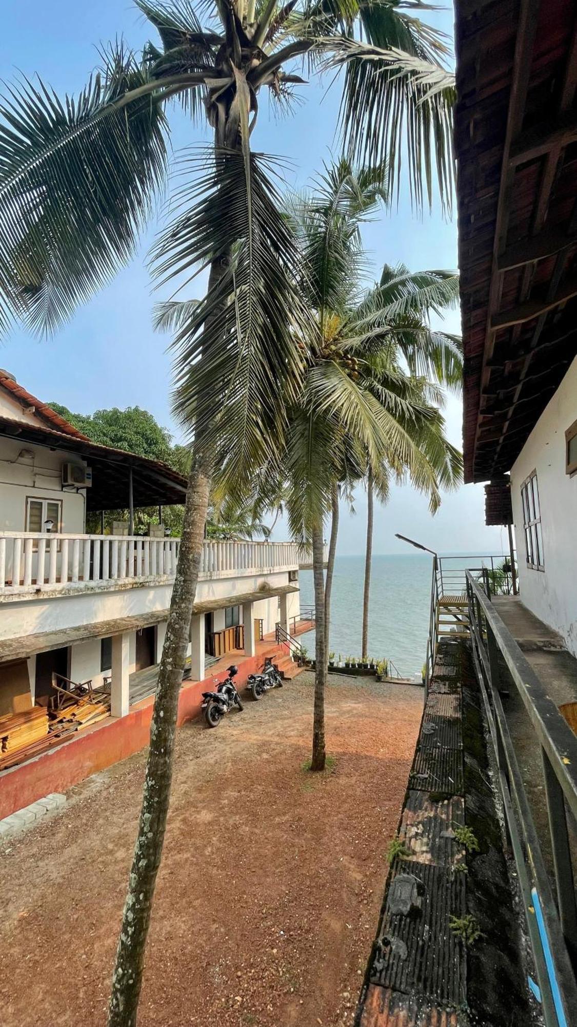 Manshore Bay Kannur Bagian luar foto